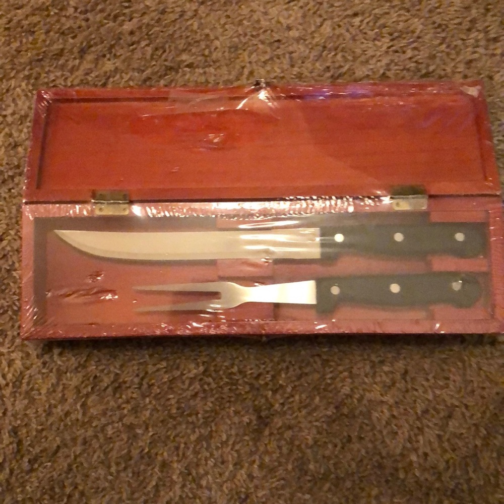Carving knife and fork set